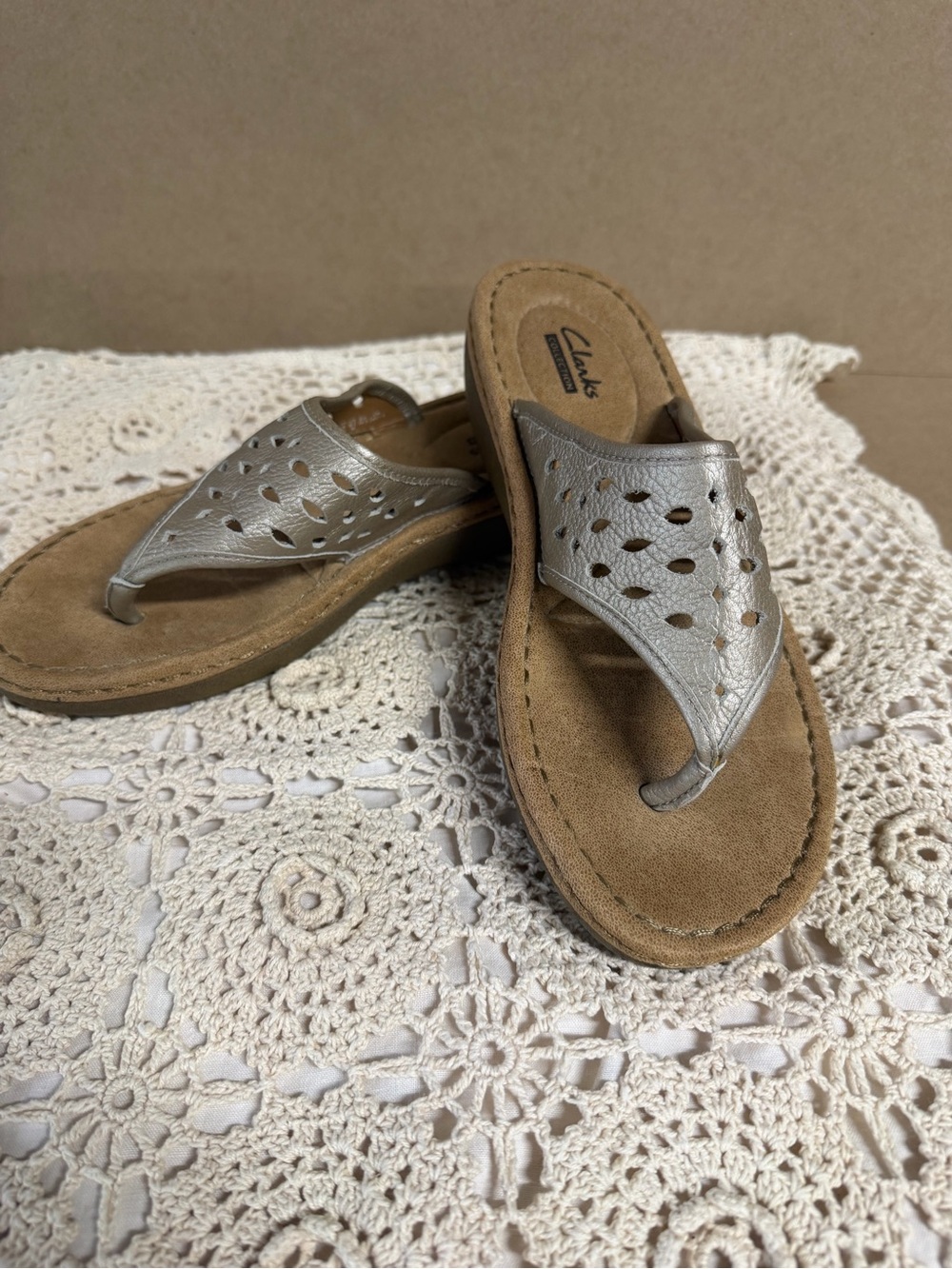 Clarks Metallic Silver Perforated Leather Thong Sandals for Women 8.5